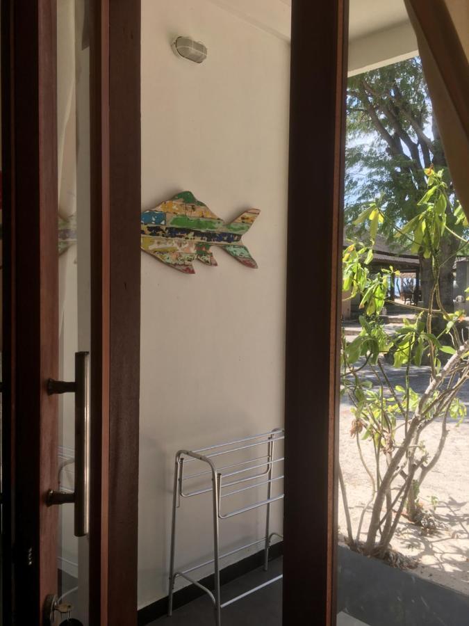 Biru Meno Beach Bungalows Gili Meno Bagian luar foto