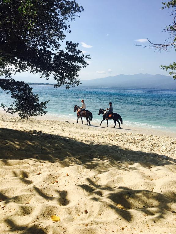 Biru Meno Beach Bungalows Gili Meno Bagian luar foto