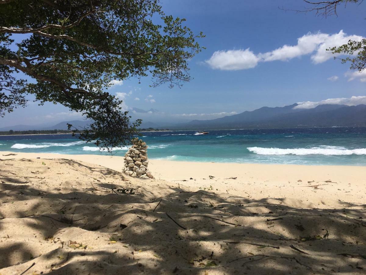 Biru Meno Beach Bungalows Gili Meno Bagian luar foto
